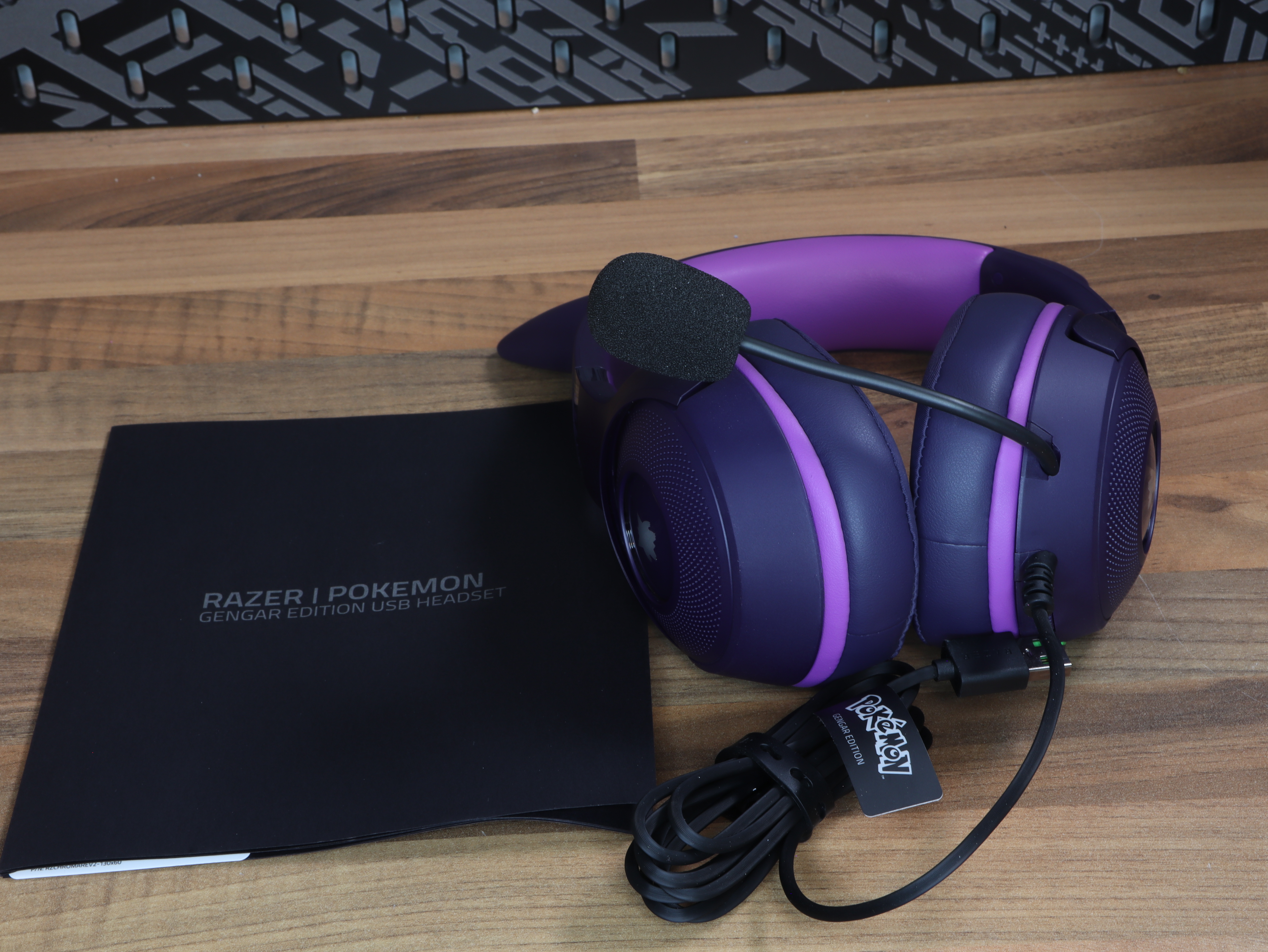 Triforce hyperclear RGB surround sound Razer Kraken V2 Gengar Edition Pokemon gaming headset.JPG